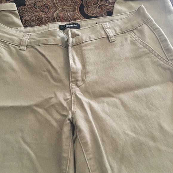 Size 8 khaki pants - Picture 1 of 3